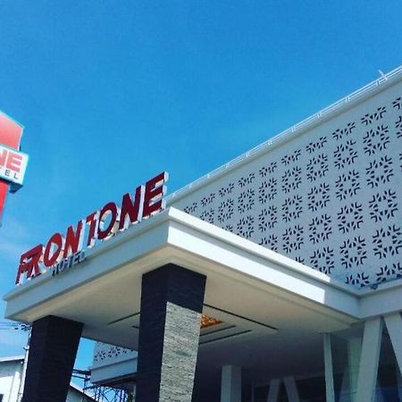 Front One Hotel Pamekasan Madura Esterno foto
