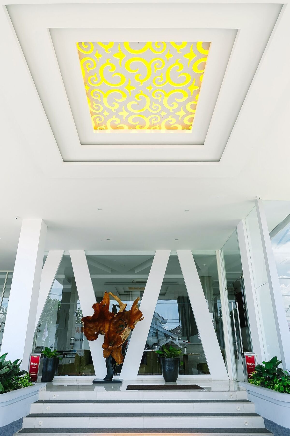 Front One Hotel Pamekasan Madura Esterno foto